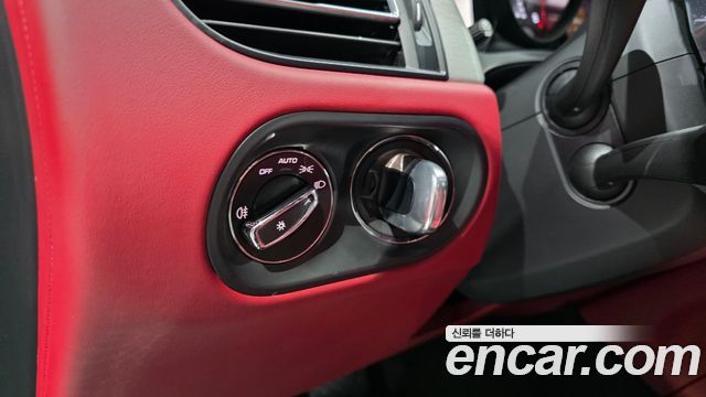Porsche Macan 2022 — photo 11