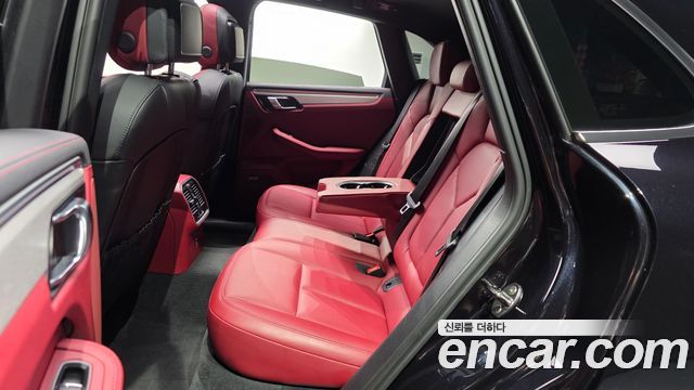 Porsche Macan 2022 — photo 15