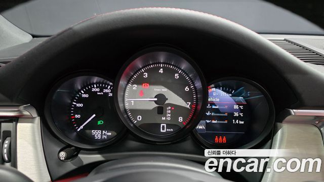 Porsche Macan 2022 — photo 16