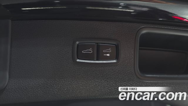 Porsche Macan 2022 — photo 17