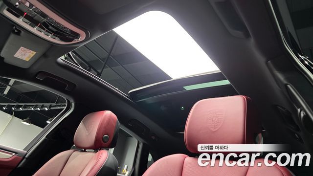 Porsche Macan 2022 — photo 18