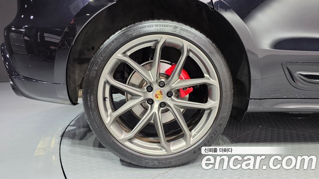 Porsche Macan 2022 — photo 19