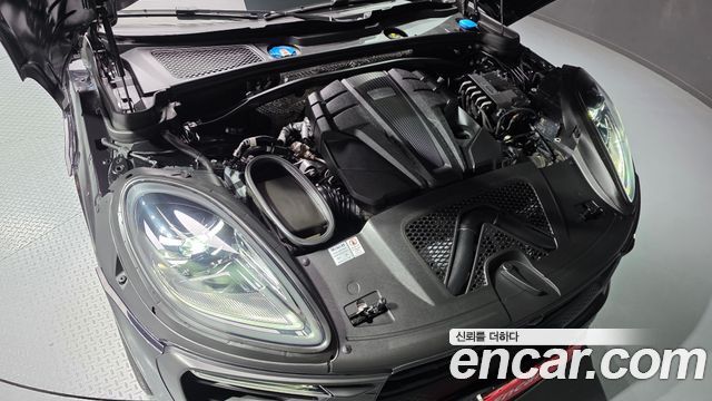 Porsche Macan 2022 — photo 20