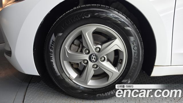 Hyundai AVANTE 2018 — photo 5