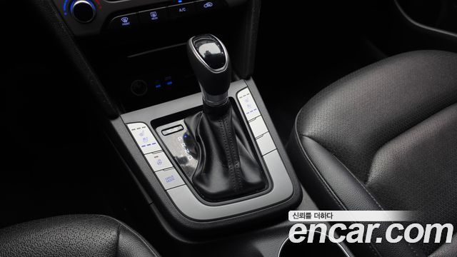 Hyundai AVANTE 2018 — photo 9