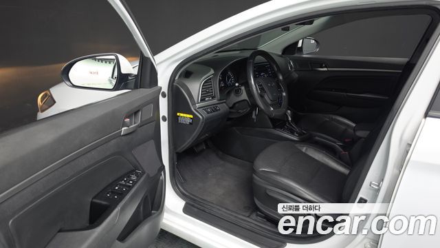 Hyundai AVANTE 2018 — photo 10