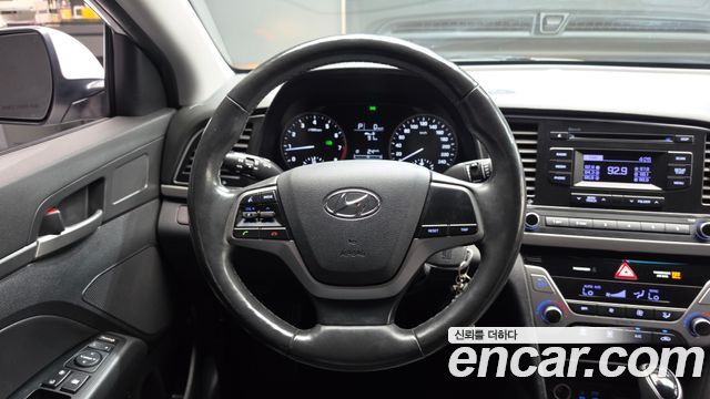 Hyundai AVANTE 2018 — photo 13