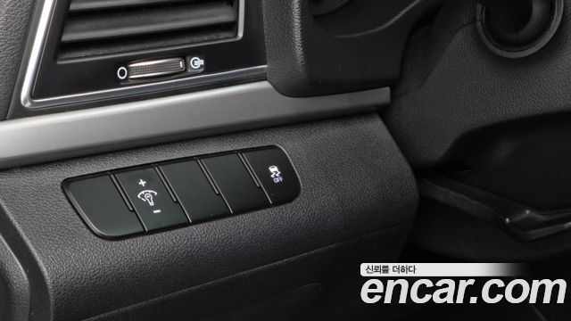 Hyundai AVANTE 2018 — photo 16