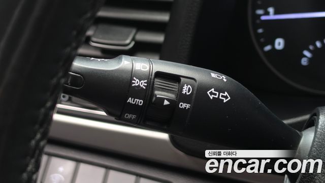 Hyundai AVANTE 2018 — photo 17