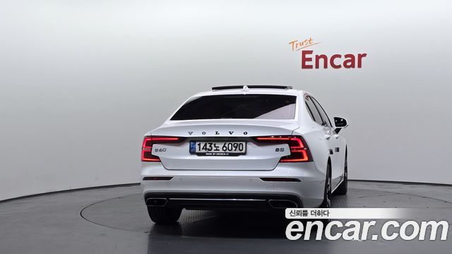 Volvo S60 2021 — photo 4