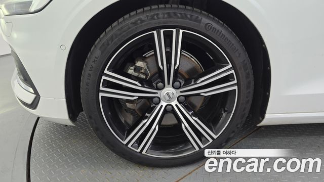 Volvo S60 2021 — photo 5