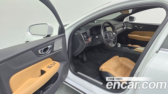 Volvo S60 2021 — photo 10