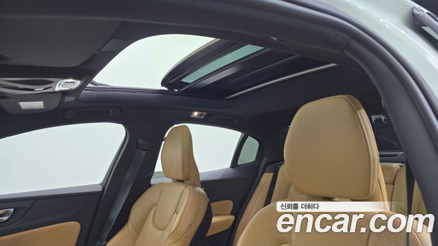 Volvo S60 2021 — photo 17