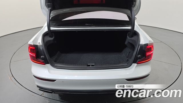 Volvo S60 2021 — photo 18