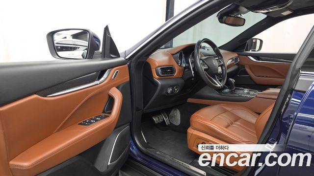 Maserati Levante 2017 — photo 10