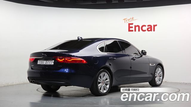 Jaguar XF 2018 — photo 2