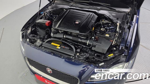 Jaguar XF 2018 — photo 6