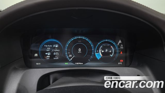Jaguar XF 2018 — photo 11