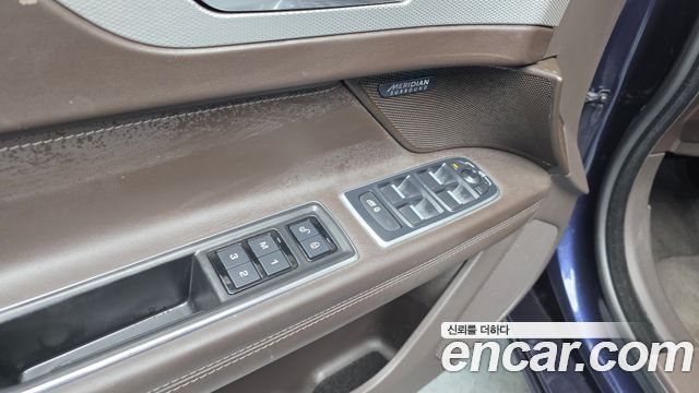 Jaguar XF 2018 — photo 28
