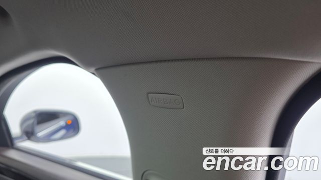 Jaguar XF 2018 — photo 29