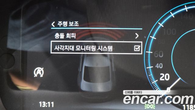Jaguar XF 2018 — photo 31