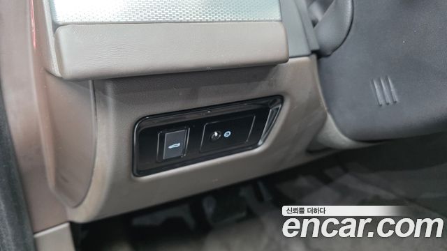 Jaguar XF 2018 — photo 34