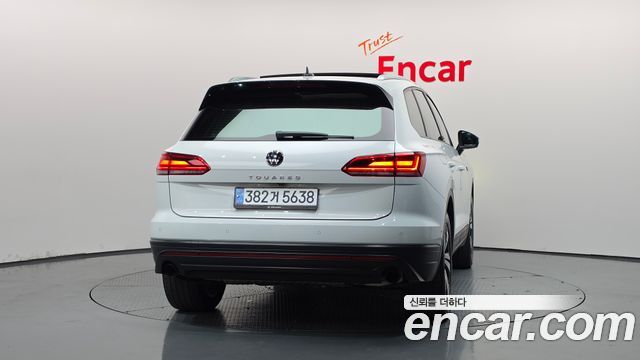 Volkswagen Touareg 2021 — photo 4