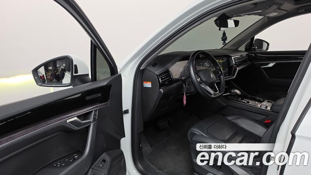 Volkswagen Touareg 2021 — photo 13