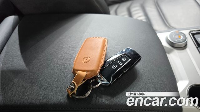 Volkswagen Touareg 2021 — photo 22