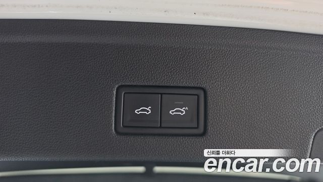 Volkswagen Touareg 2021 — photo 26