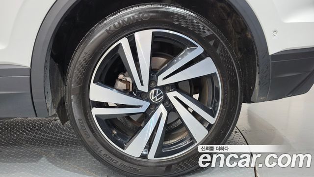 Volkswagen Touareg 2021 — photo 7