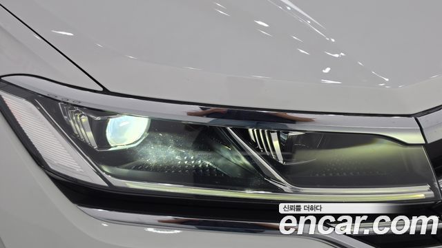Volkswagen Touareg 2021 — photo 8