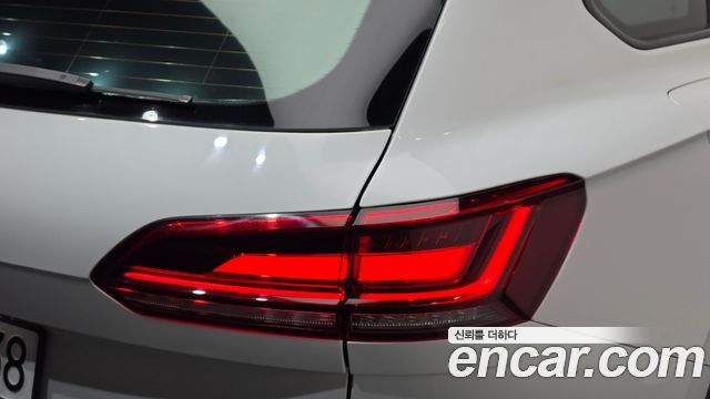 Volkswagen Touareg 2021 — photo 9
