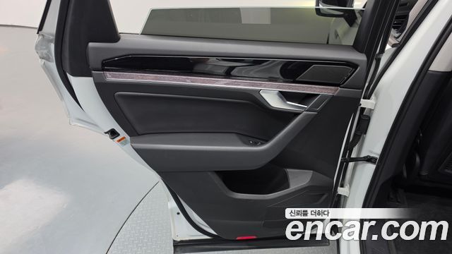Volkswagen Touareg 2021 — photo 15