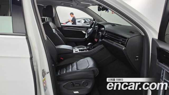 Volkswagen Touareg 2021 — photo 16