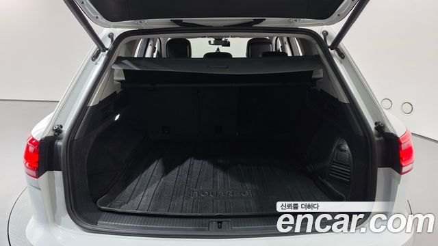 Volkswagen Touareg 2021 — photo 27