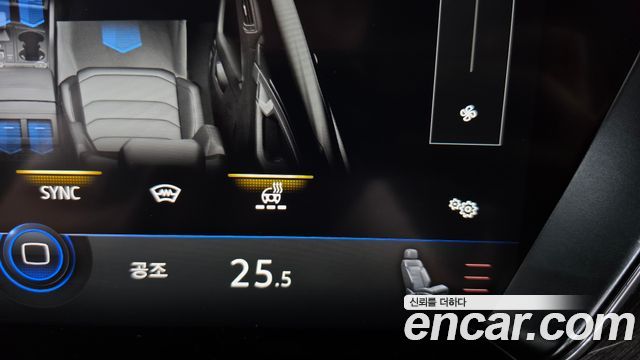 Volkswagen Touareg 2021 — photo 31