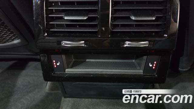 Volkswagen Touareg 2021 — photo 32