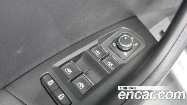 Volkswagen Touareg 2021 — photo 35