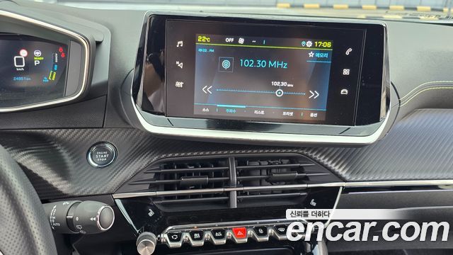 Peugeot 2008 2023 — photo 16