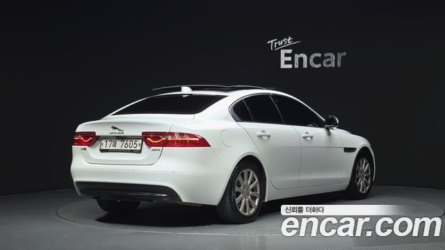 Jaguar XE 2017 — photo 2