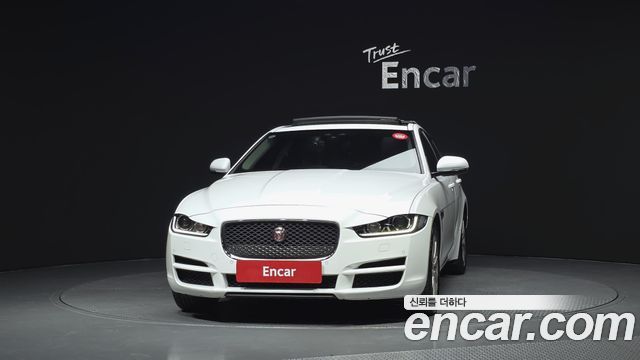 Jaguar XE 2017 — photo 3