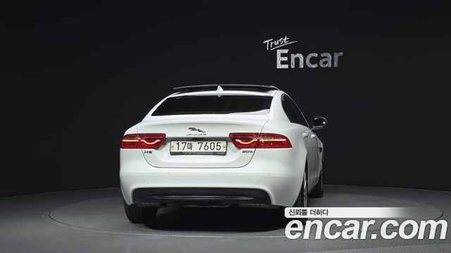 Jaguar XE 2017 — photo 4