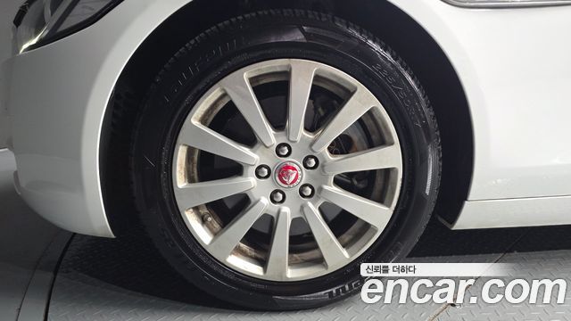 Jaguar XE 2017 — photo 5