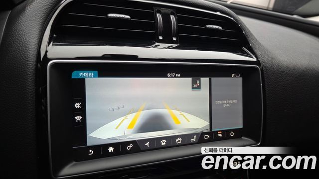 Jaguar XE 2017 — photo 15