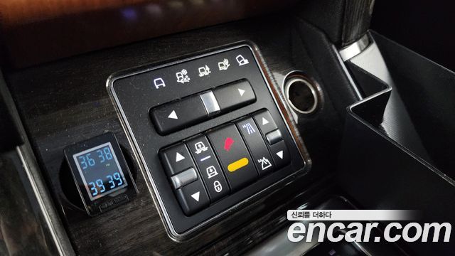 Land Rover Discovery 2013 — photo 16