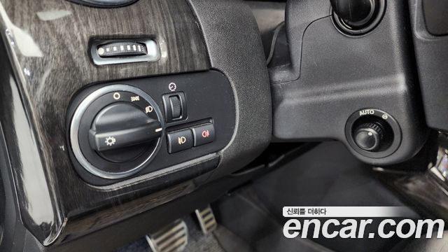 Land Rover Discovery 2013 — photo 17
