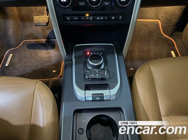 Land Rover Discovery Sport 2018 — photo 12