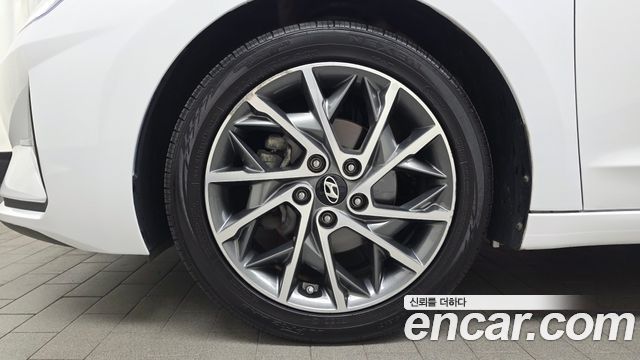 Hyundai AVANTE 2019 — photo 5
