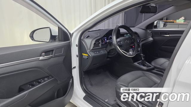 Hyundai AVANTE 2019 — photo 13